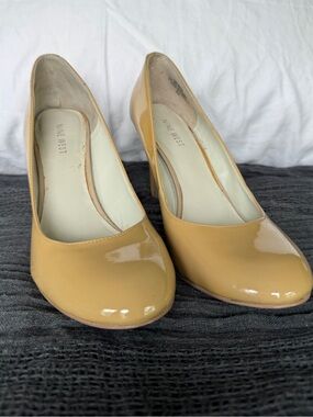 Nine West Glossy Nude Taupe Patent Pumps